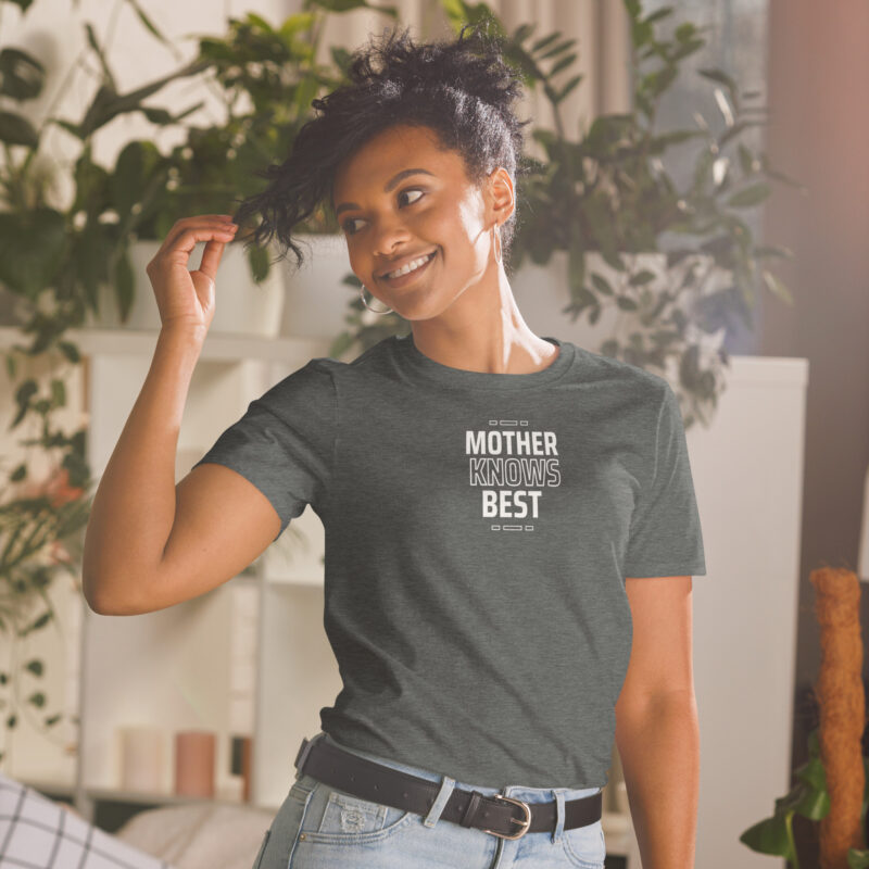 Mother Knows Best Shirt T-Shirt - Image 3